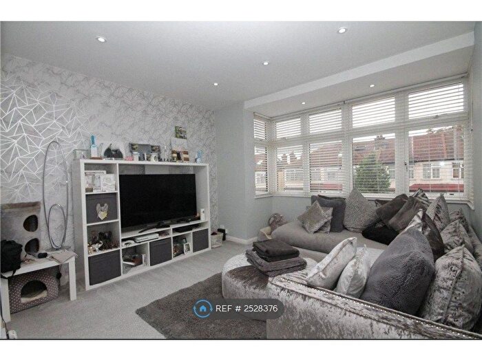3 Bedroom Maisonette To Rent In Streatham Road, Mitcham, CR4