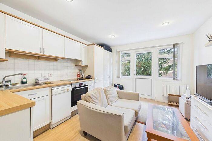 1 Bedroom Flat To Rent In Mill Close, Wokingham, Berkshire, RG41