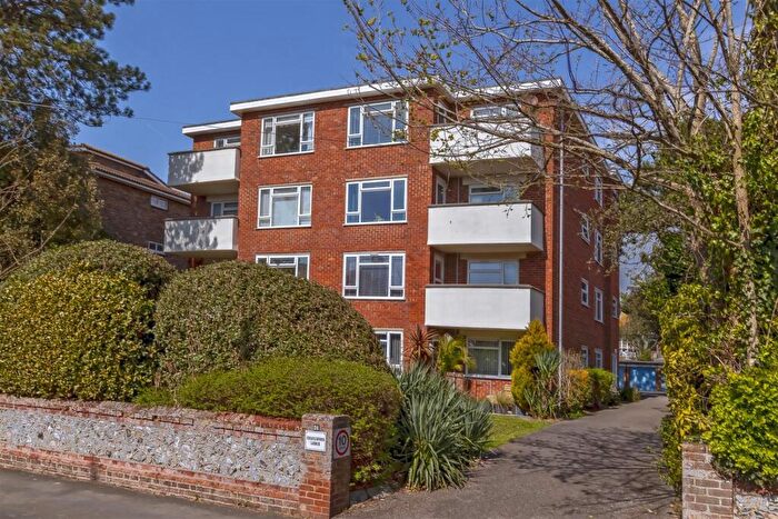 2 Bedroom Flat For Sale In Lansdowne Road, Worthing, BN11