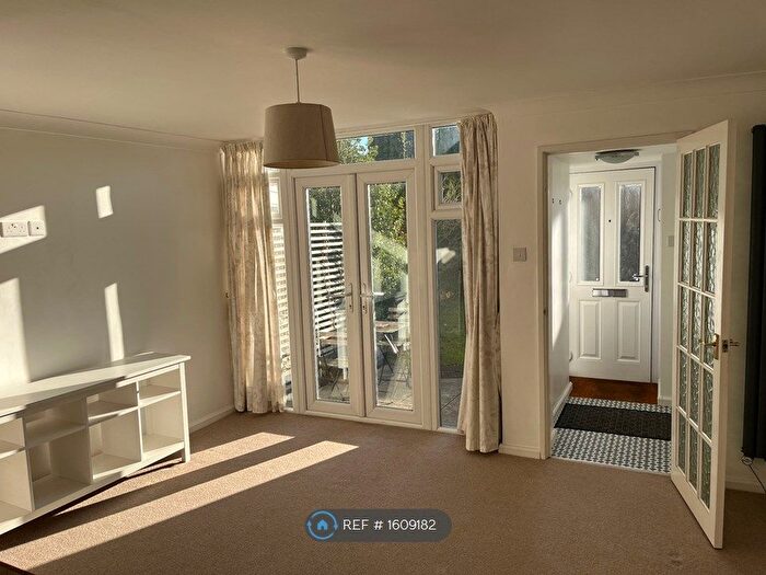 1 Bedroom Maisonette To Rent In Elgin House, Hitchin, SG4