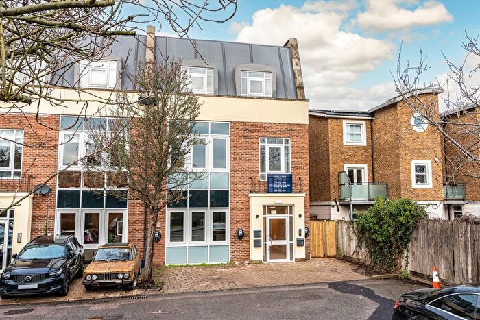 2 Bedroom Flat For Sale In Candler Mews, Twickenham, TW1