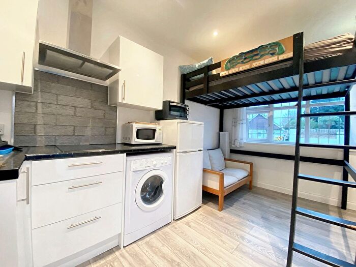 Studio To Rent In Pield Heath Avenue, Uxbridge, UB8