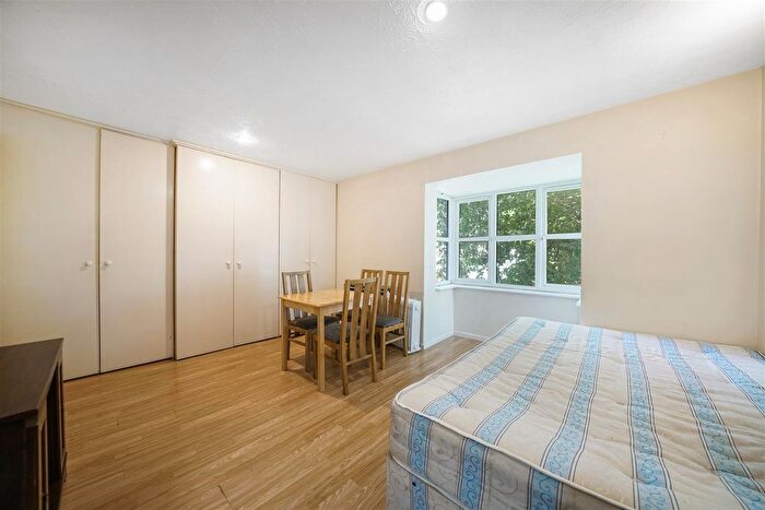 Studio To Rent In Kestrel Close, London, NW10