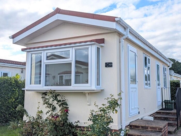 1 Bedroom Park Home For Sale In Horsham Road, Beare Green, RH5