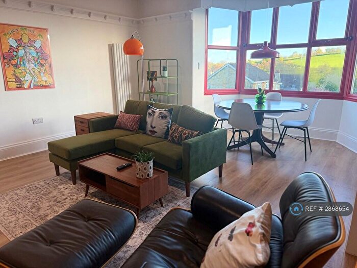 2 Bedroom Flat To Rent In Laurel Bank, Leeds, LS17