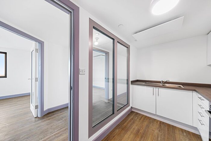 3 Bedroom Flat To Rent In Maple, Close, Liverpool, L21