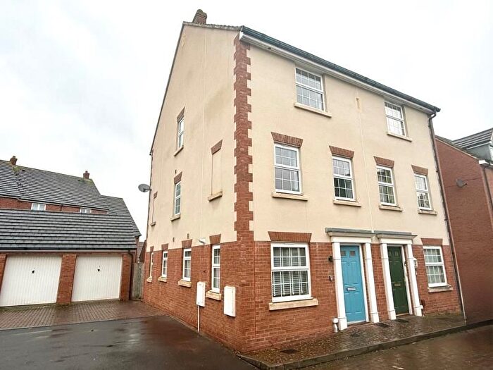 4 Bedroom Town House To Rent In Mona Avenue, Kingsway, Gloucester, GL2