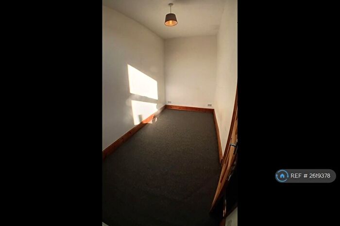 3 Bedroom Flat To Rent In Westbourne, Gateshead, NE8