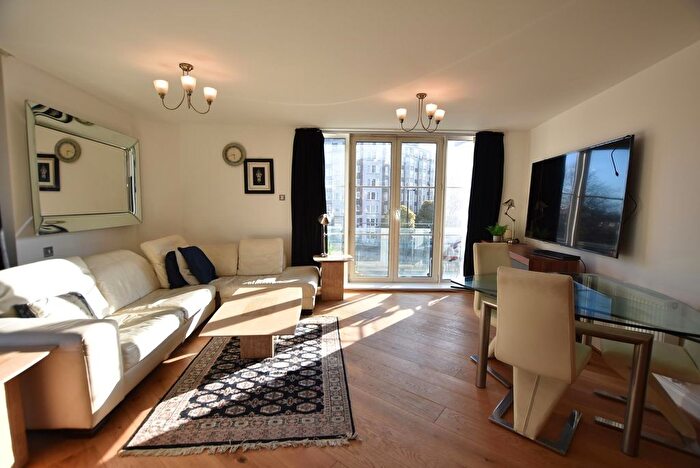 2 Bedroom Flat To Rent In Elizabeth Court, Palgrave Gardens, London, NW1