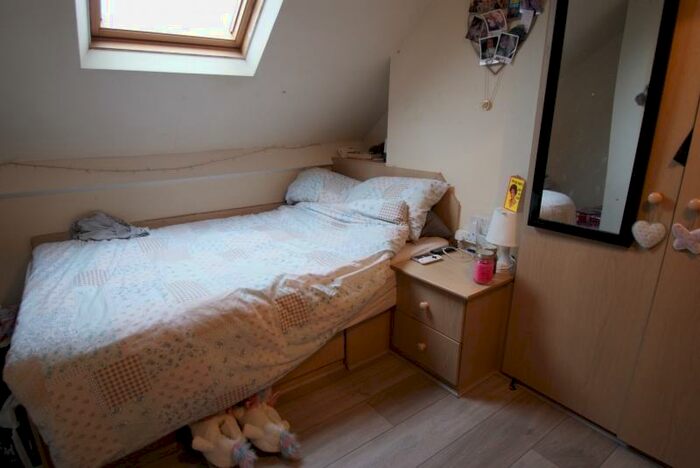 4 Bedroom Semi-Detached House To Rent In St Chads Drive, Headingley, Leeds, LS6