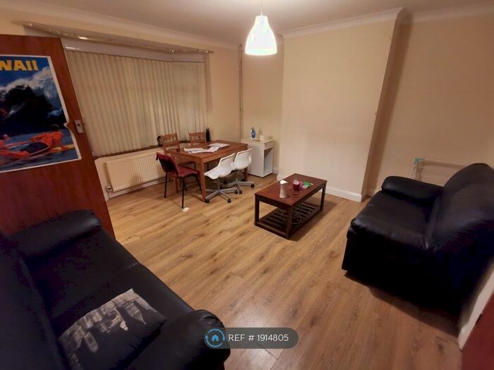 4 Bedroom Semi-Detached House To Rent In Fletcher Road, Beeston, Nottingham, NG9