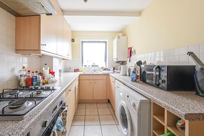 2 Bedroom Flat To Rent In Back Church Lane, Aldgate, London, E1