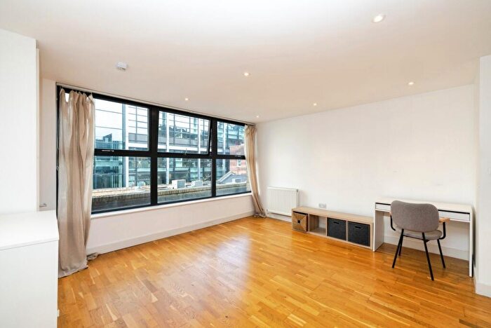 1 Bedroom Apartment To Rent In Holywell Lane, Shoreditch, London, EC2A