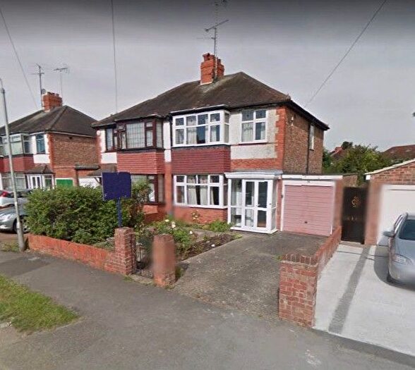 4 Bedroom Semi Detached House To Rent In Erleigh Court Gardens, Earley, RG6