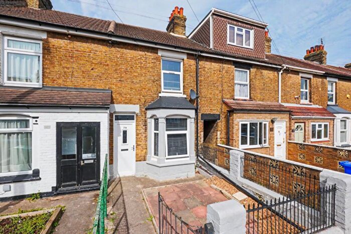 3 Bedroom Terraced House For Sale In Tonge Road, Sittingbourne, Kent, ME10