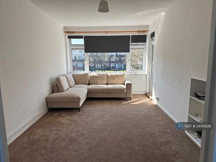 1 Bedroom Flat To Rent In Milliom House, Romford, RM3