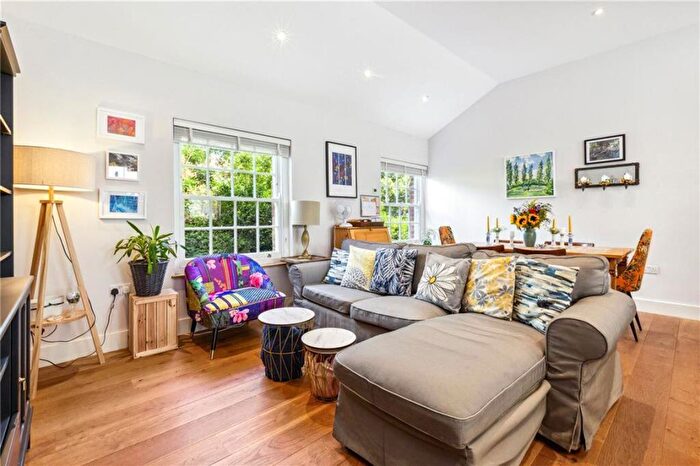 2 Bedroom Flat For Sale In Railway Side, Barnes, SW13