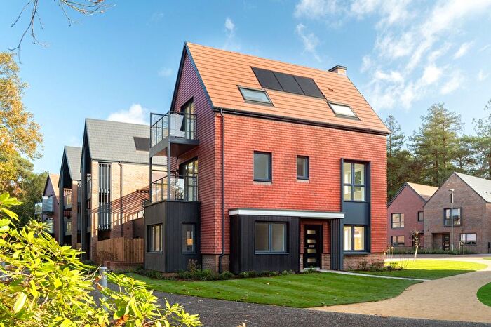 4 Bedroom Detached House For Sale In Concorde Drive, Weybridge, KT13