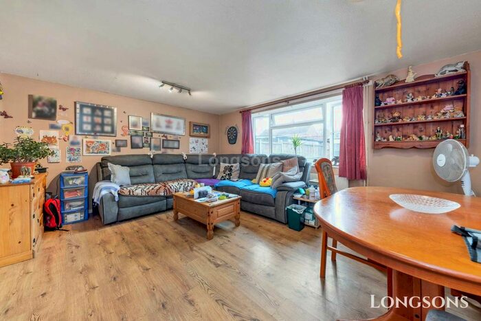3 Bedroom Terraced House For Sale In Changi Road, Watton, IP25
