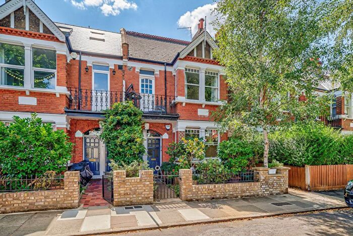 3 Bedroom Maisonette For Sale In Sidney Road, St Margarets, TW1