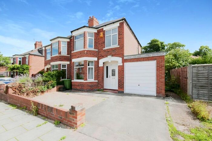 3 Bedroom Semi-Detached House To Rent In Lilac Avenue, York, YO10