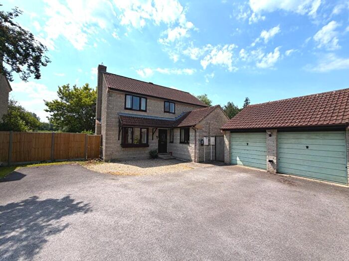 4 Bedroom Detached House For Sale In Plough Close, BA16