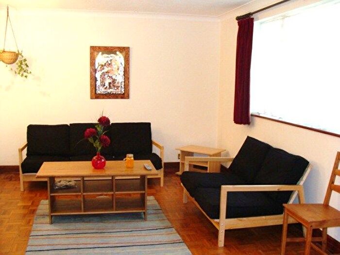 2 Bedroom Flat To Rent In The Grove, Isleworth, TW7