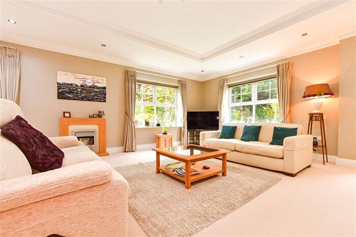 3 Bedroom Flat For Sale In Wray Common Road, Reigate, Surrey, RH2