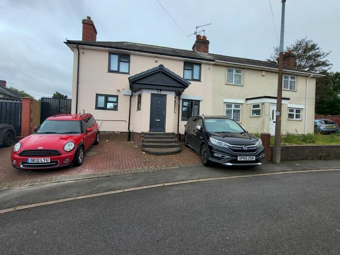 3 Bedroom Semi-Detached House To Rent In Parkhead Crescent, Dudley, DY2