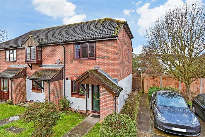 2 Bedroom End Of Terrace House For Sale In Chelsea Gardens, Sutton, Surrey, SM3