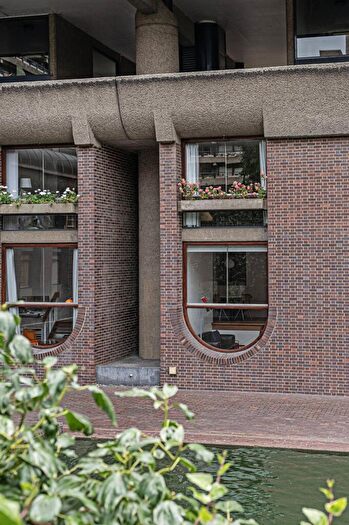 1 Bedroom Flat To Rent In Andrewes House, Barbican, London, EC2Y