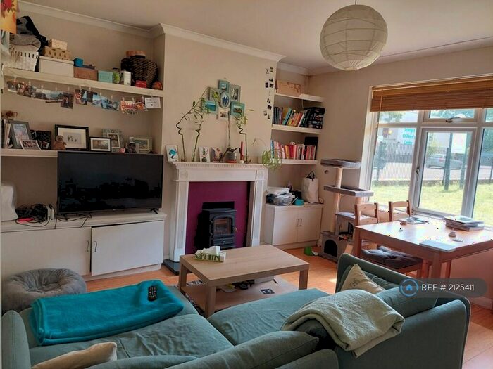 2 Bedroom Flat To Rent In Kent Court, London, E2