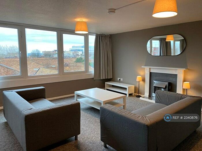 3 Bedroom Flat To Rent In High Kingsdown, Bristol, BS2