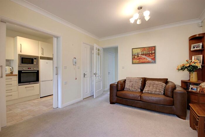 2 Bedroom Flat For Sale In John Gray Court, Willerby, Hull, HU10
