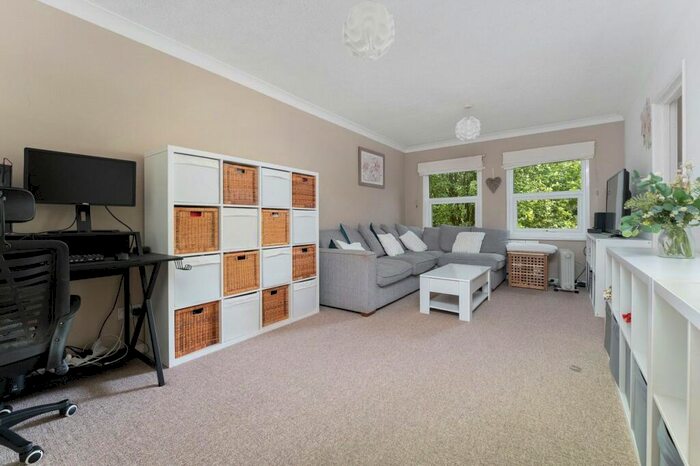 2 Bedroom Apartment To Rent In Overton Road, Sutton, SM2