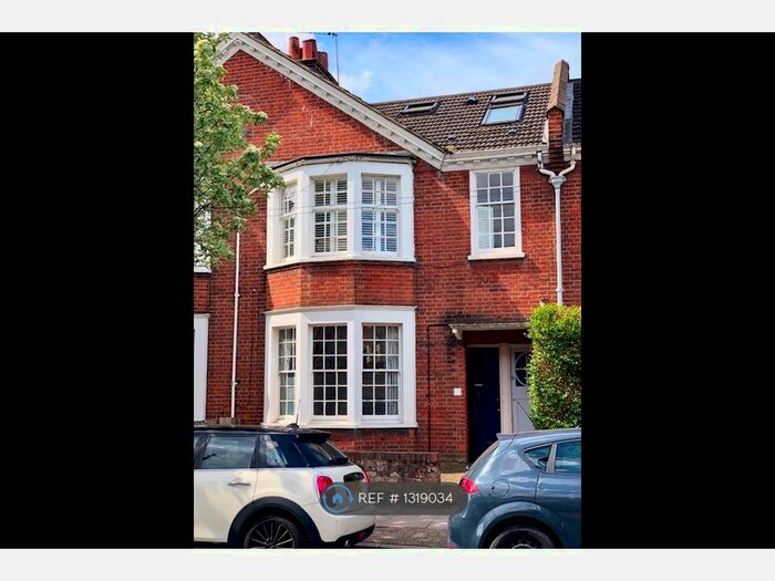 2 Bedroom Semi-Detached House To Rent In Swaby Road, London SW18