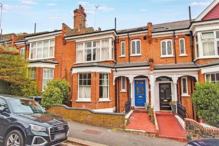 3 Bedroom Property For Sale In Woodland Rise, London, N10