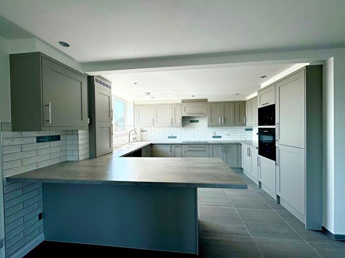 2 Bedroom Apartment To Rent In Norfolk Court, Manor Road, EN5