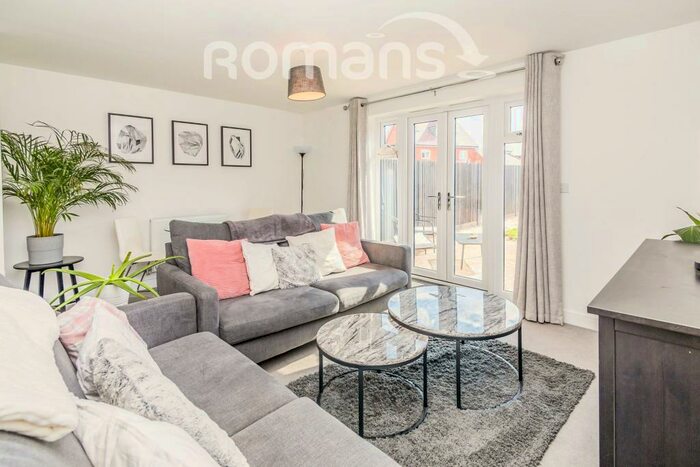 3 Bedroom Town House To Rent In The Beeches, Woodley, RG5