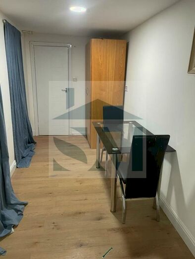 1 Bedroom Studio To Rent In Morden Gardens, Mitcham, Surrey, CR4