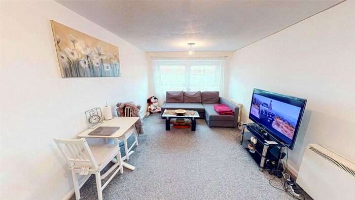 2 Bedroom Flat To Rent In Chishill Court, Salford, M7