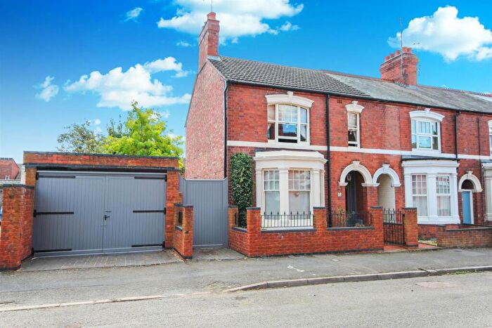 3 Bedroom End Of Terrace House For Sale In York Road, Rushden, NN10