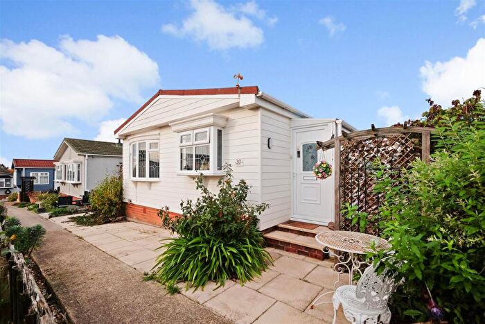 2 Bedroom Park Home For Sale In Seasalter Lane, Seasalter, Whitstable, CT5