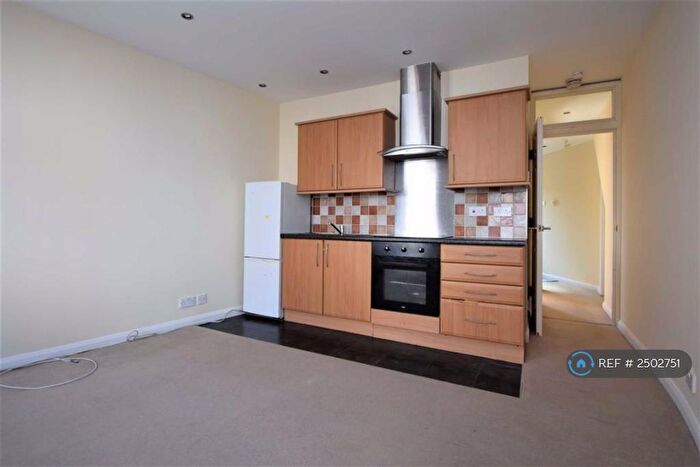 2 Bedroom Flat To Rent In Bradley Crescent, Bristol, BS11