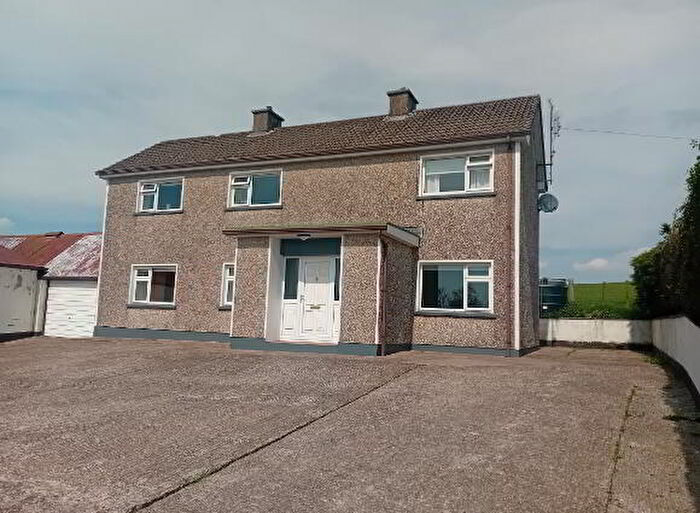 4 Bedroom Detached FarmHouse For Sale In Eshnadarragh Rd, Roslea, BT92