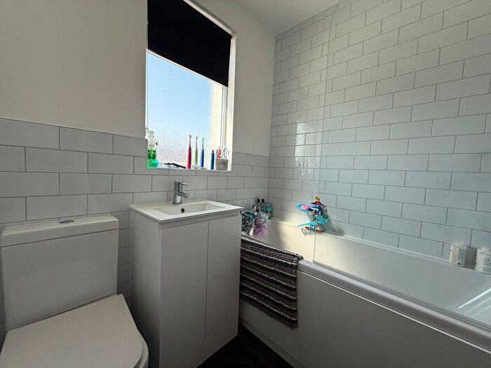 3 Bedroom End Of Terrace House For Sale In Albemarle Avenue, Elson, PO12