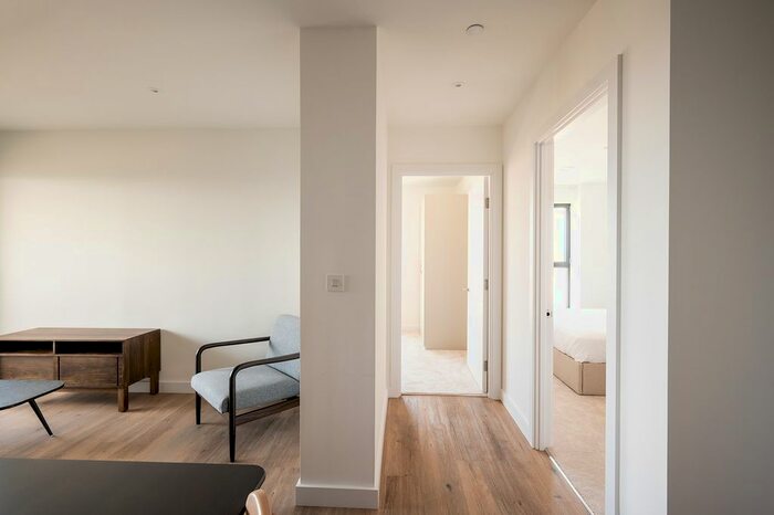 2 Bedroom Flat To Rent In Apartment - Riverstone Heights, London, E3