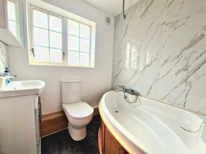 4 Bedroom House To Rent In Vanbrugh Close, London, E16