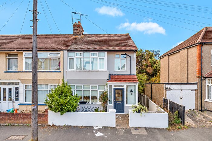 3 Bedroom End Of Terrace House For Sale In Sheringham Avenue, Romford, RM7