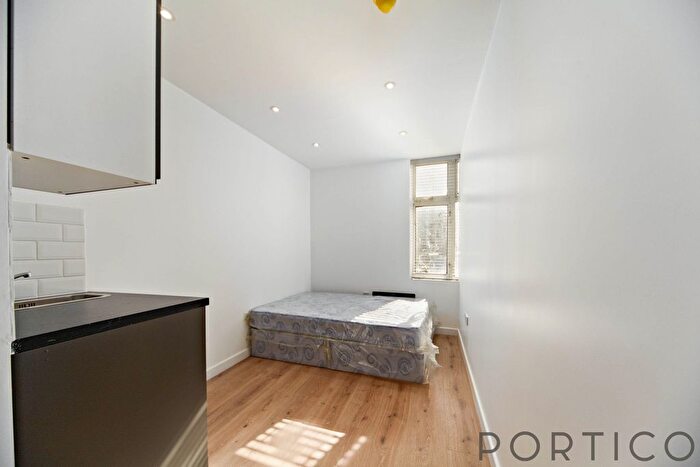 Studio To Rent In Wandsworth High Street, London, SW18